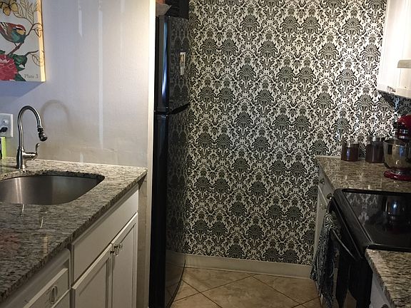 3rd image of 603 Meadows Cir