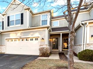 319 Robin Glen Ln, South Elgin, IL 60177
