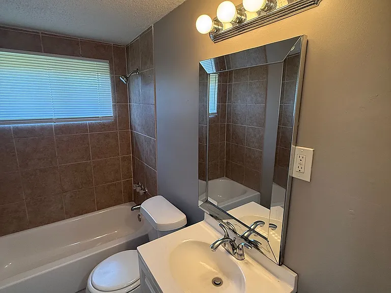 593 Bonwood Ave — Photo 13
