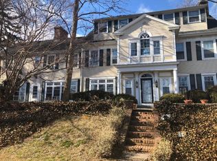 1006 W Shore Rd, Oyster Bay, NY 11771