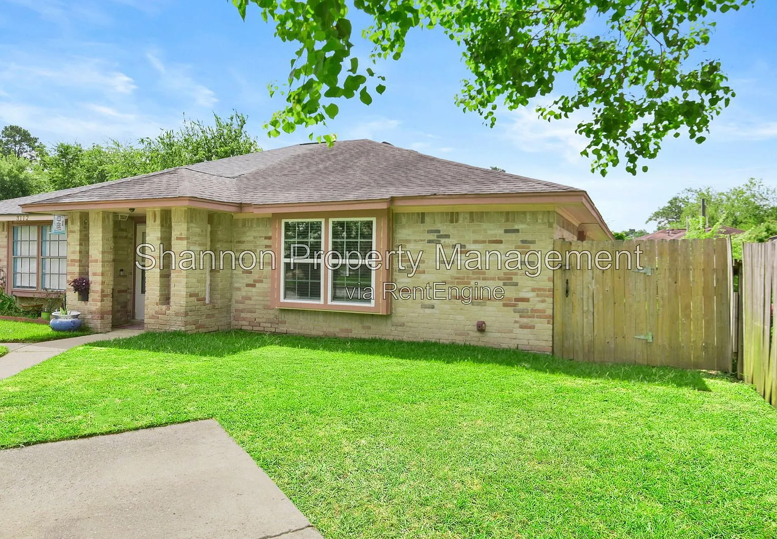 2 bed, 1.0 bath, 1050 sqft, $1,395 — Photo 2