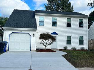 924 Daniel Maloney Dr, Virginia Beach, VA 23464
