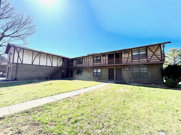 2 Yorkshire Ln APT 3, Belleville, IL 62221