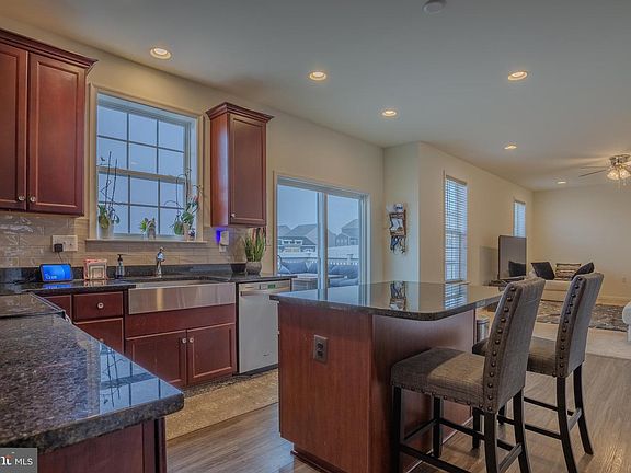 3rd image of 159 Pindar St