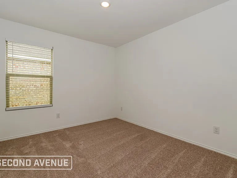 1947 Aves Glen Ln — Photo 17