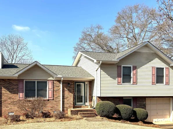 1205 Derek Dr SW, Jacksonville, AL 36265