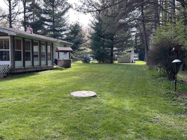 6037 Brookwood Dr, Burton, MI 48509