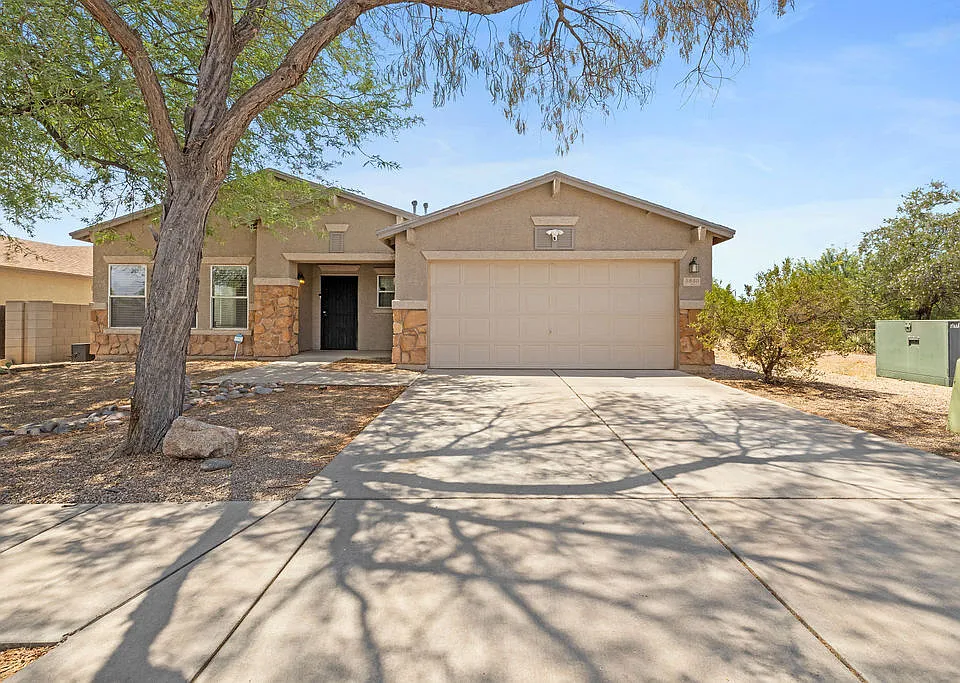 5840 E Tercel Dr