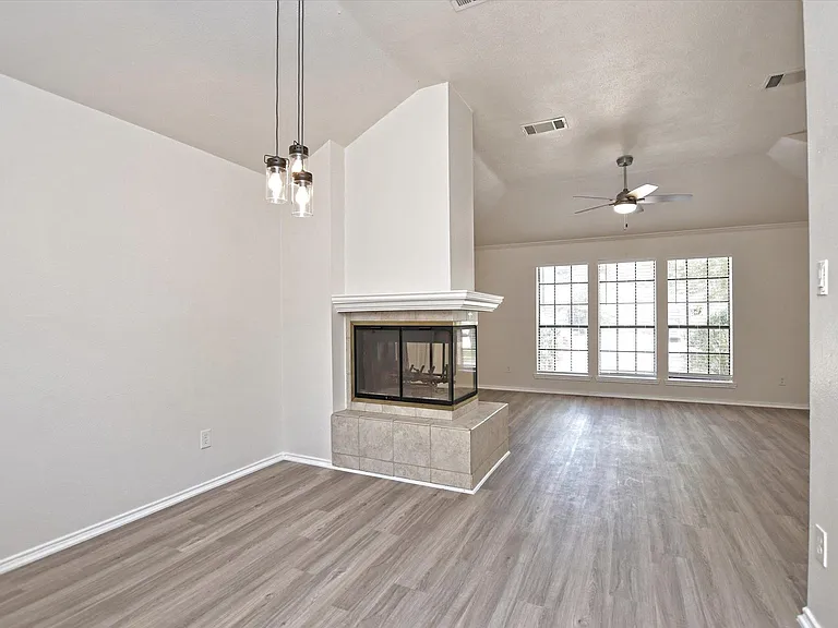 1705 Laurel Ln — Photo 8