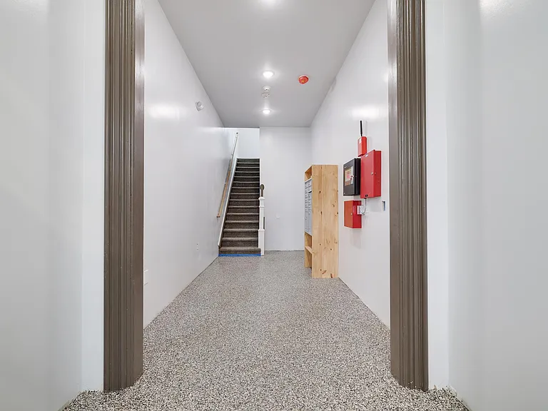 426 W Broad St #1B — Photo 12
