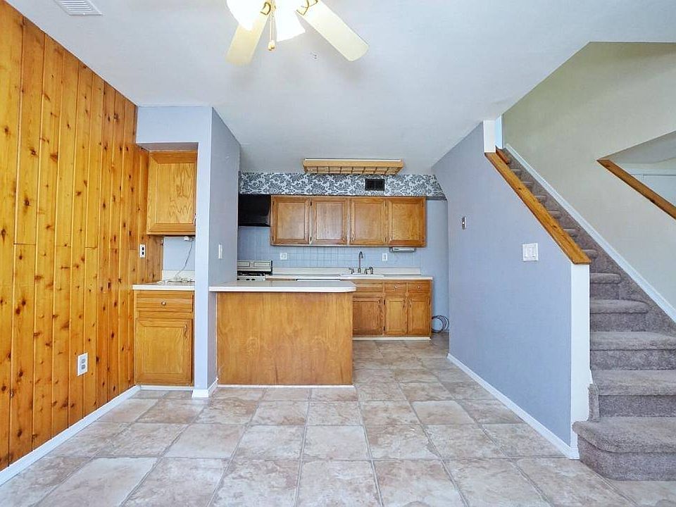2nd image of 296 Willow Rd W