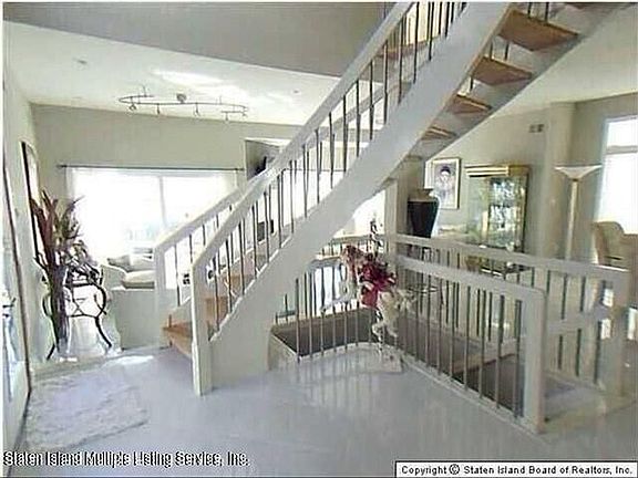 3rd image of 101 Mansion Ave
