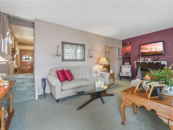 19 X10 LIVING ROOM IN NEUTRAL COLORS TO APPEAL TO ANY DECORATING TASTE.  THE GAS FIREPLACE AND TV MOUNTED ABOVE ARE INCLUDED IN 