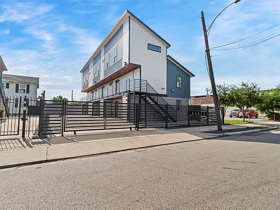 3rd image of 319 Eastwood St
