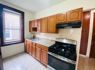 25-85 41st St #3, Astoria, NY 11103