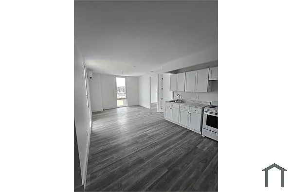 Building Photo - 633 E 230th St