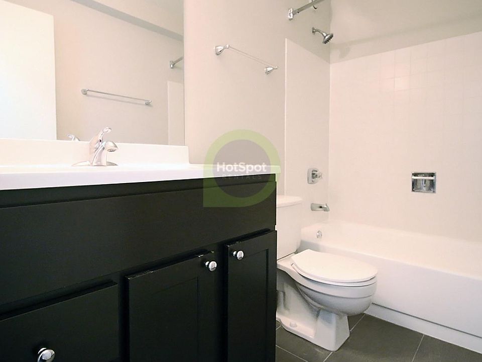 2nd image of 339 N Orleans St #507