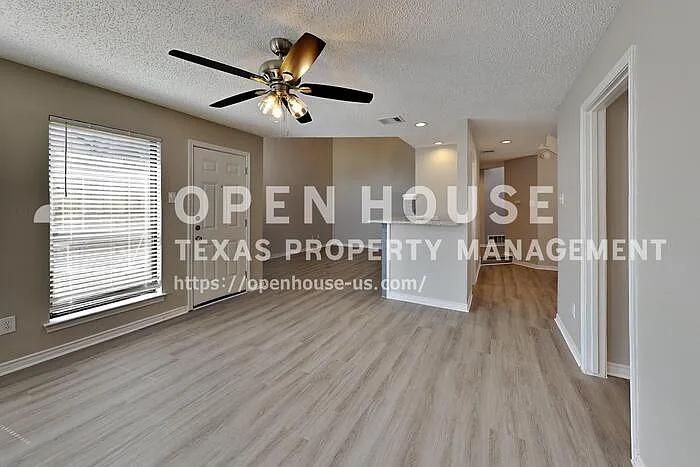 2104 Rose Cliff Ln — Photo 4