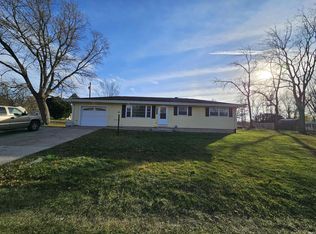 27914 Hillcrest Dr, Elkhart, IN 46517