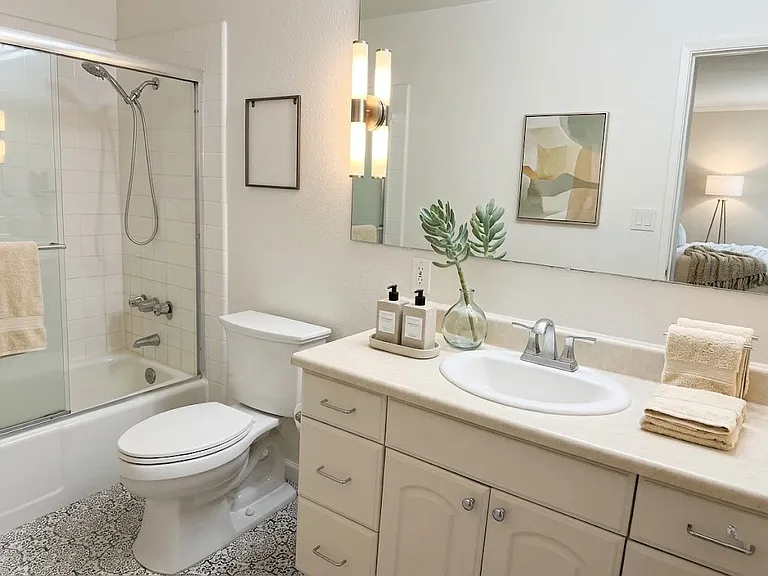 279 Tradewinds Dr #8 — Photo 4