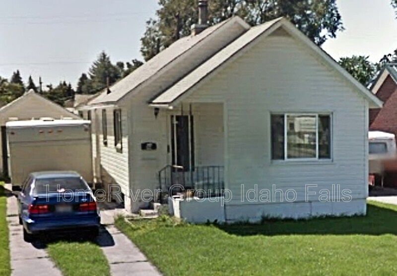 1st image of 240 E 14th St