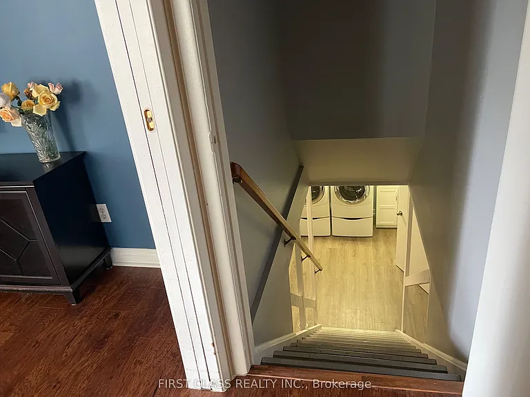 251 Scott Ave — Photo 17