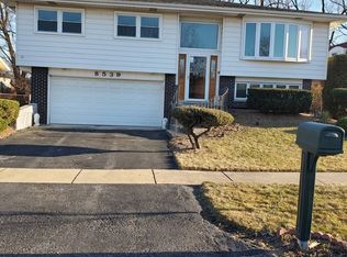 8539 W Sun Valley Dr, Palos Hills, IL