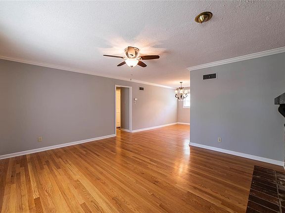 4th image of 4828 Blackhawk Dr