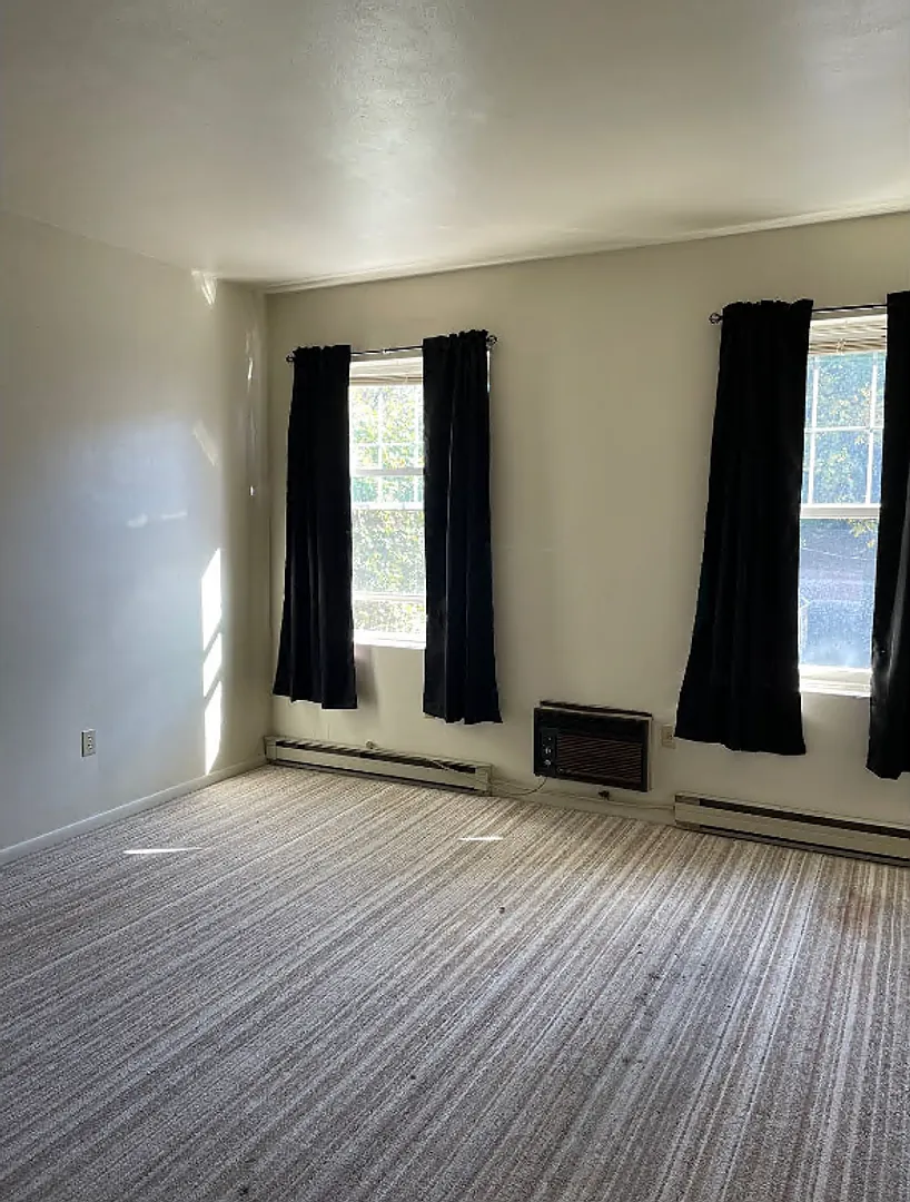 1140 Edgar Ave — Photo 4