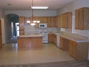 4th image of 2150 Peakview Ave