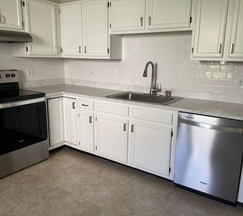 1st image of 406 Buttonwood Pl