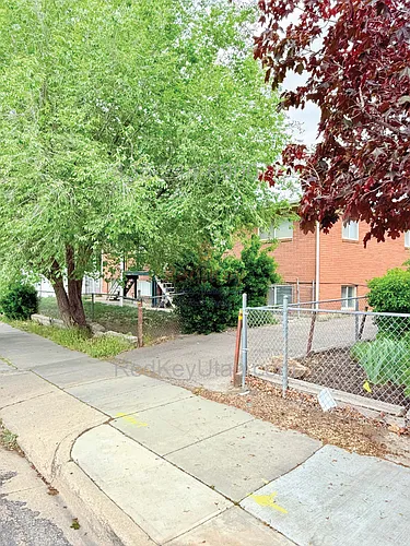 2 bed, 1.0 bath, $1,300 Photo 1