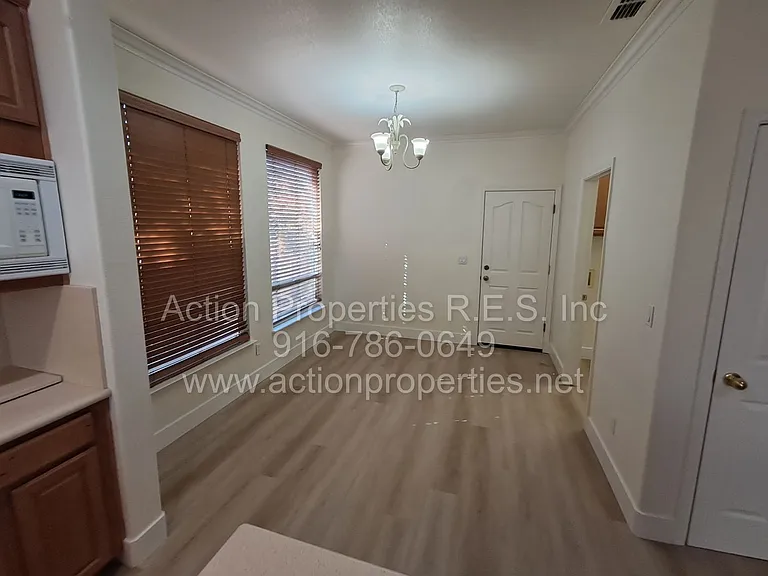 6145 Crater Lake Dr — Photo 45