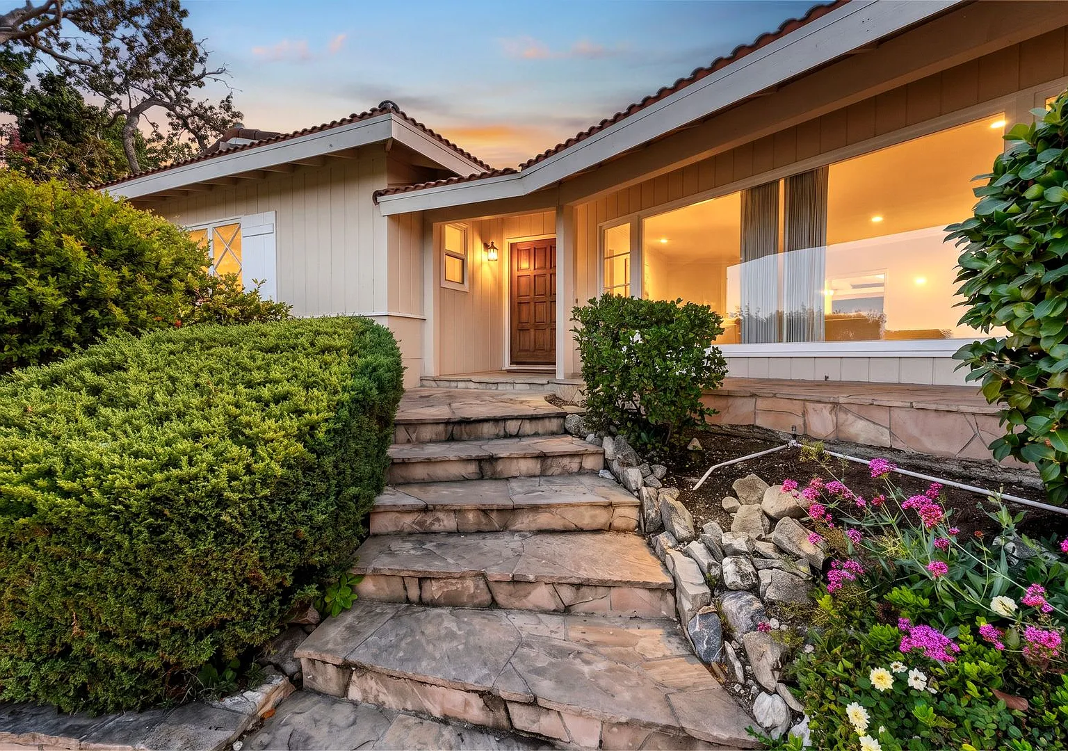 Nearby Coastal Comfort Meets Everyday Convenience in Rancho Palos Verdes — Photo 1