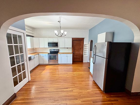 4th image of 211 S Main St