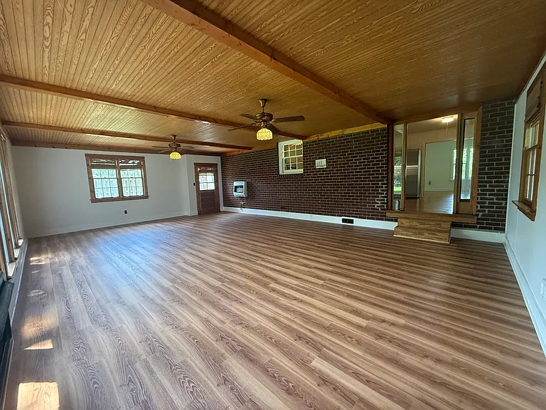 1007 Fowler St — Photo 15