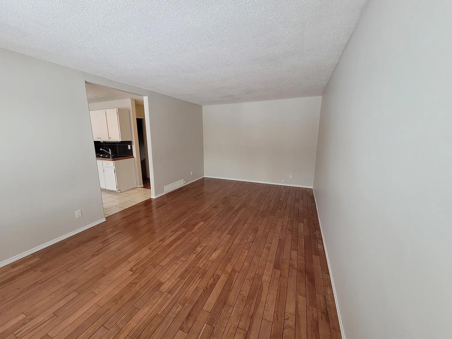203 Campion Crescent — Photo 3