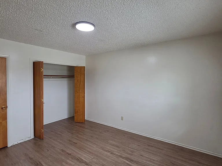 104 Camelot Ct — Photo 16