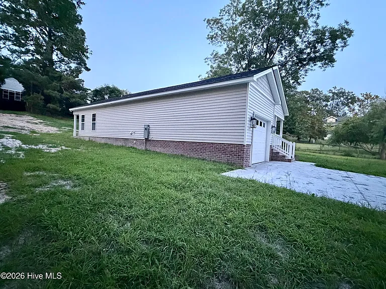 6735 Hill St — Photo 7