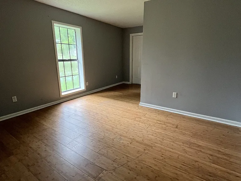 406 W Ripley Ave — Photo 4