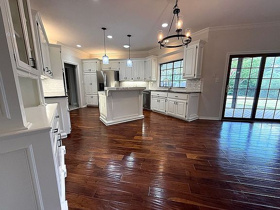 Bright, Open Dining Space