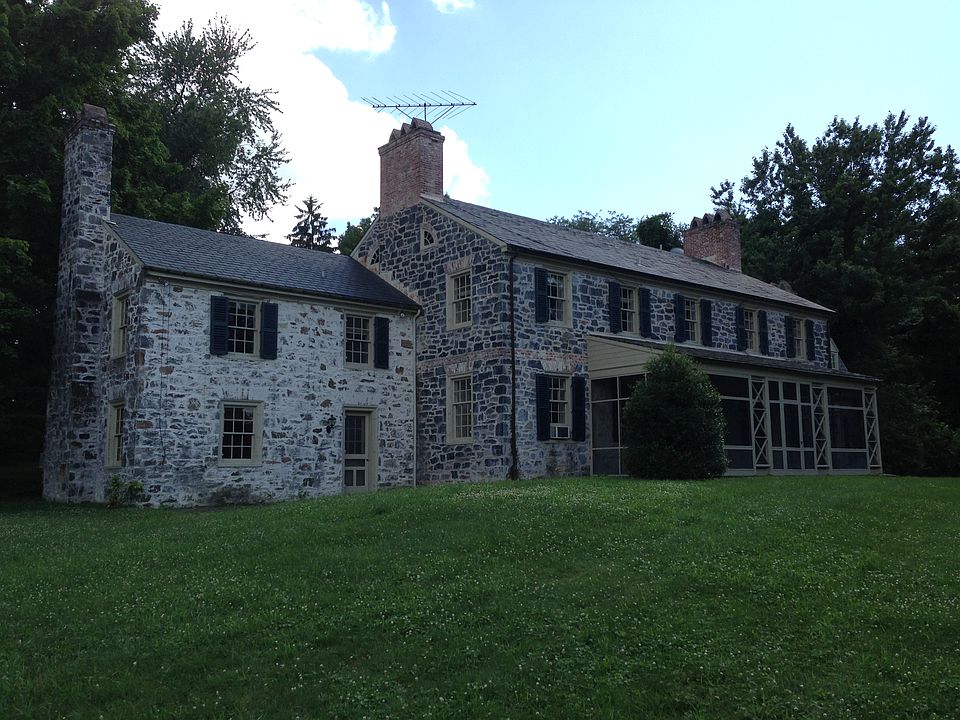 2nd image of 3906 Naylors Ln