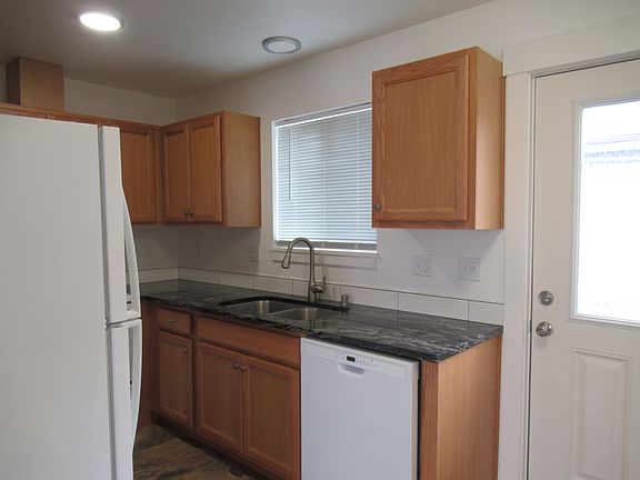 3rd image of 1101 29th St #16