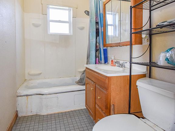 5th image of 42419 3rd Ave E