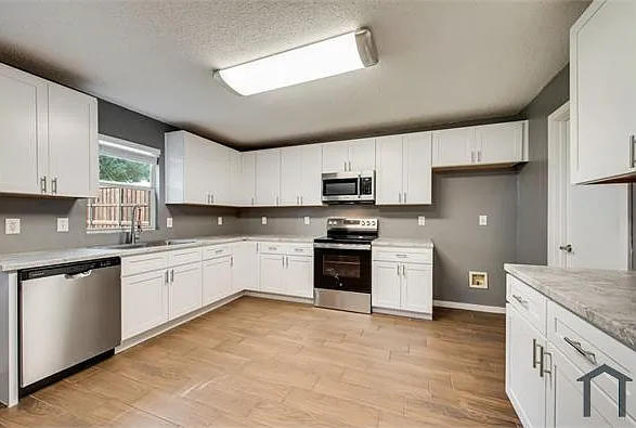 2217 White Pine Dr — Photo 2
