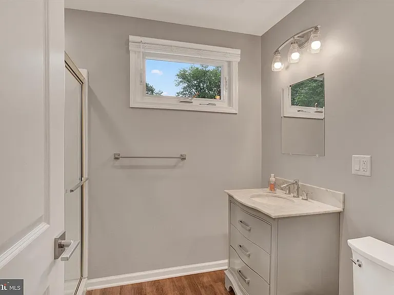 225 E Glenn Rd — Photo 12