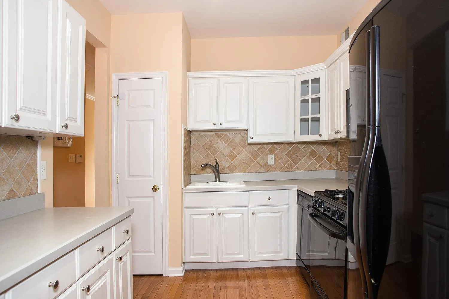2 bed, 2.5 bath, 2010 sqft, $3,700 — Photo 3