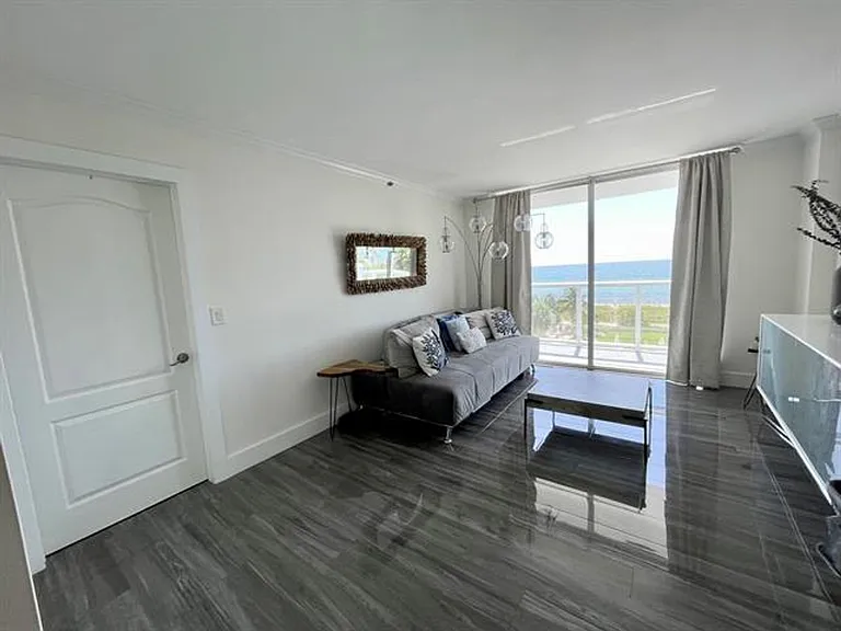 2457 Collins Ave #504 — Photo 9