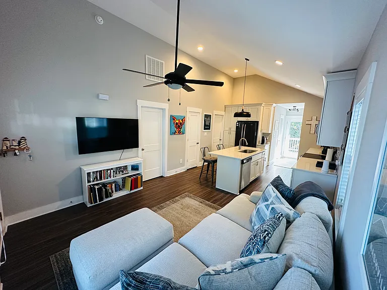 107 Bart St — Photo 3