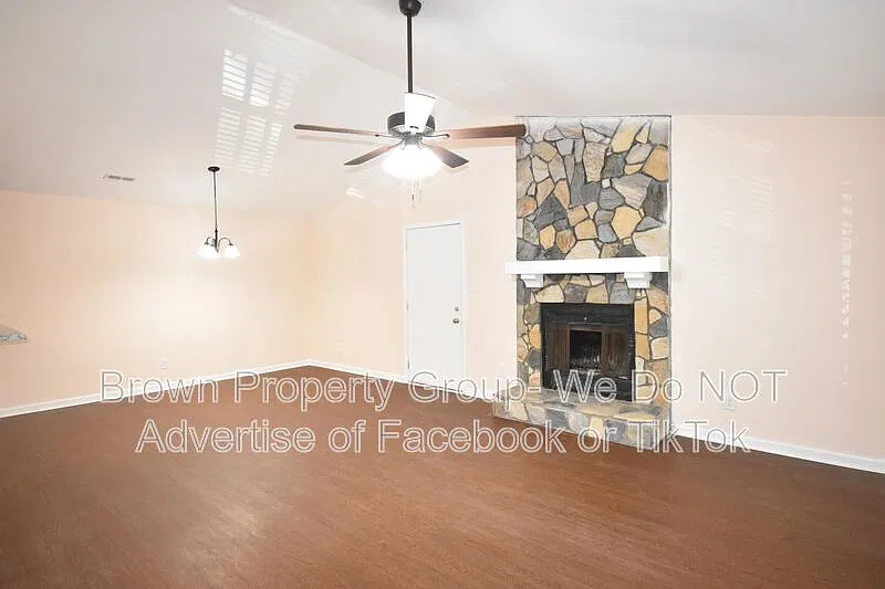 2 bed, 2.0 bath, 1050 sqft, $1,100 — Photo 3